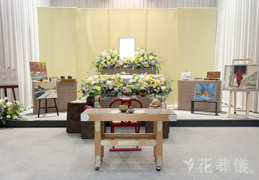 花葬儀の花祭壇　正義感の強いお心をボリューム感と力強いお花の挿し方で表現した花祭壇