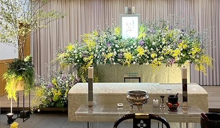 大好きなお花いっぱいで見送った祭壇