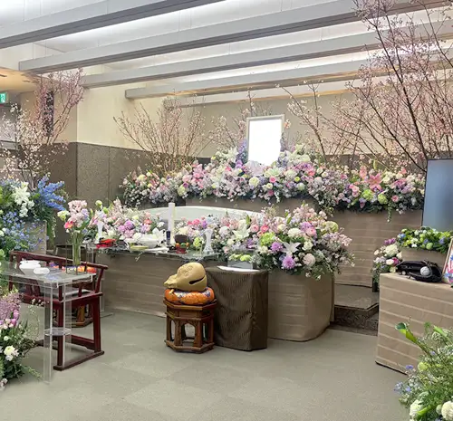 春のお花見のような満開桜の花祭壇