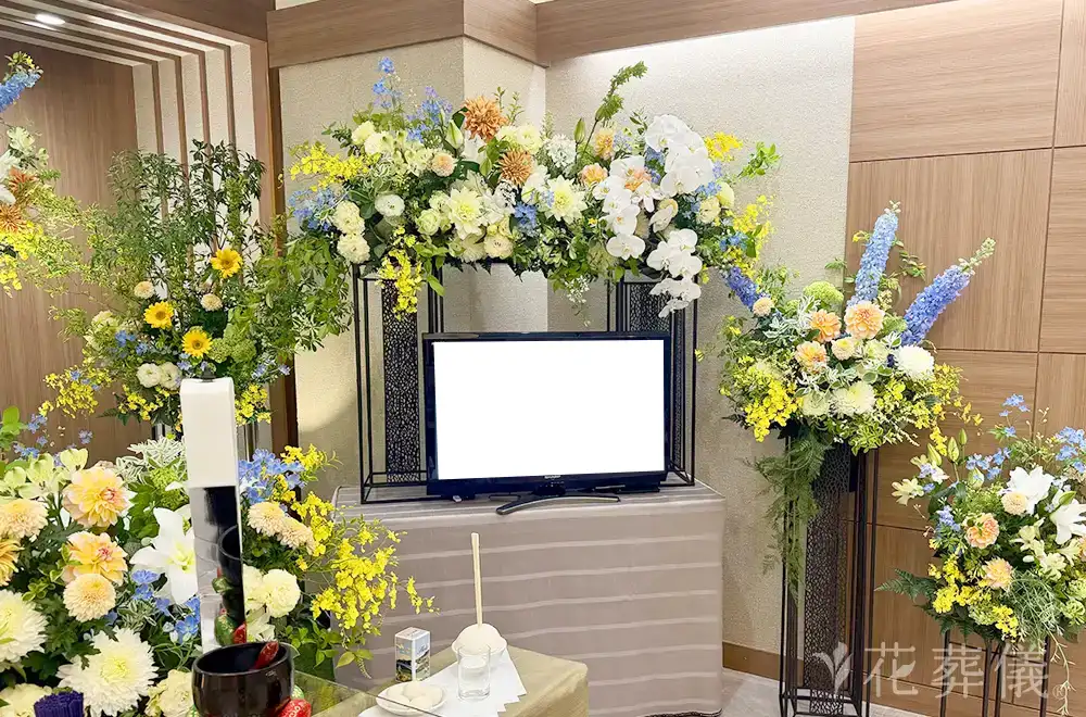 大陽の下での花祭壇