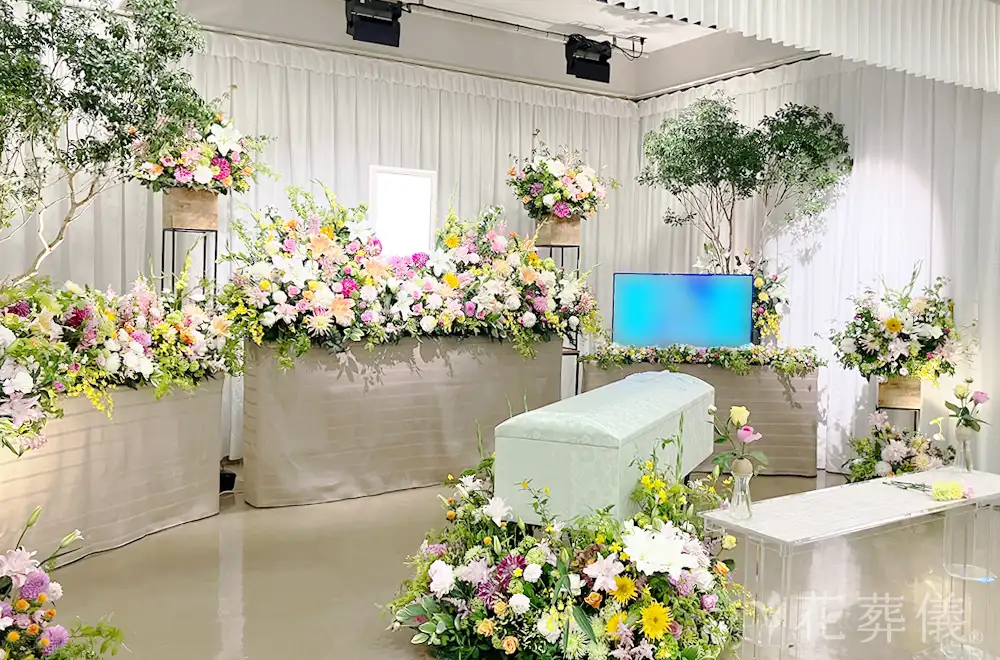 明るくみんなでわいわいの花祭壇