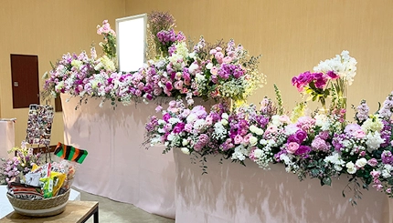 明るいお花と音楽でお見送りした自由葬