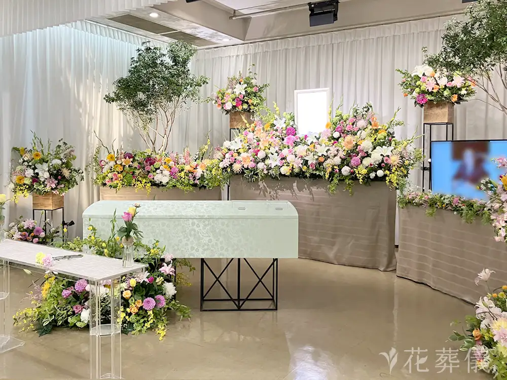 桐ヶ谷斎場で葬儀を行ったお客様の祭壇写真03