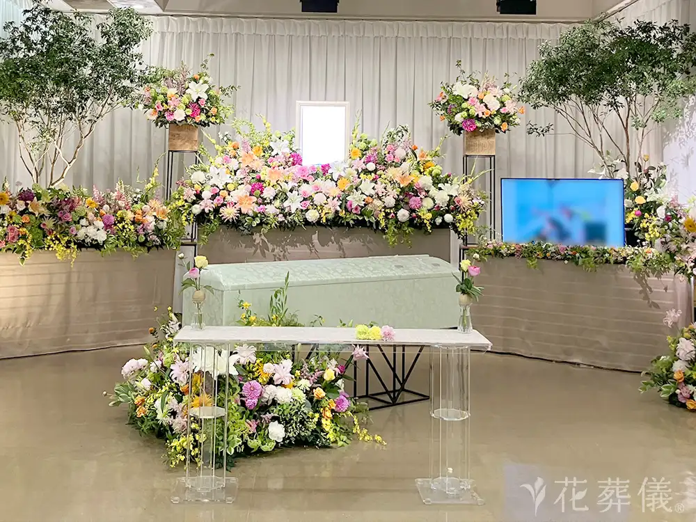 桐ヶ谷斎場で葬儀を行ったお客様の祭壇写真02