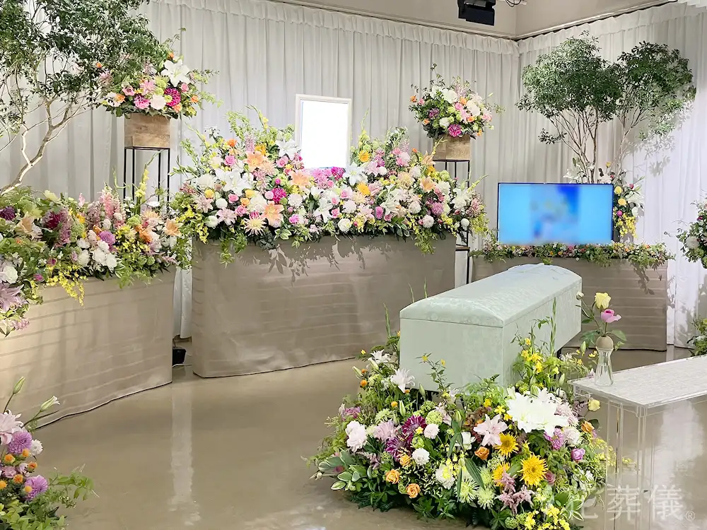 桐ヶ谷斎場で葬儀を行ったお客様の祭壇写真01