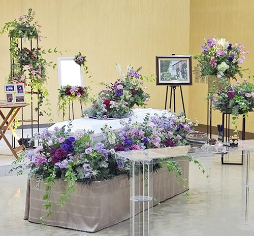ご家族の思い出あふれる薔薇の園で心温まるお見送り