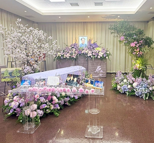 人への愛に満ちたお母様に花と緑に包まれたお見送り