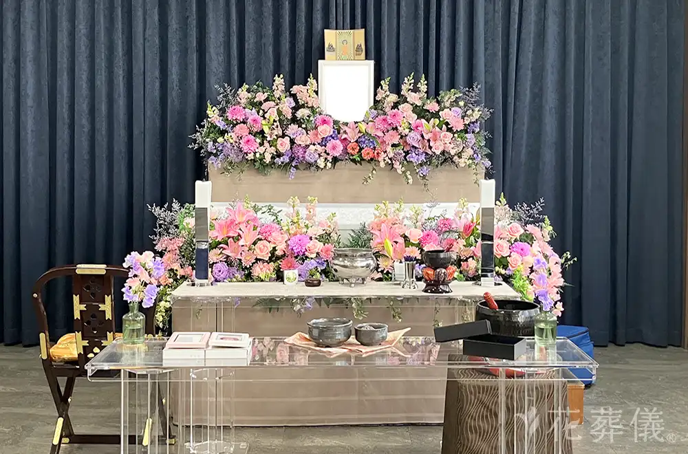 ピンクの花祭壇