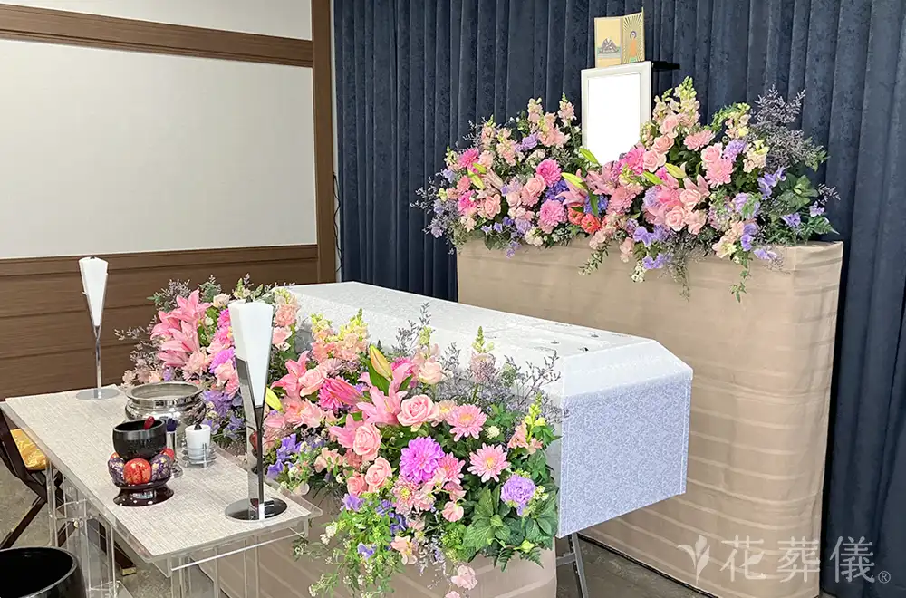ピンクの花祭壇
