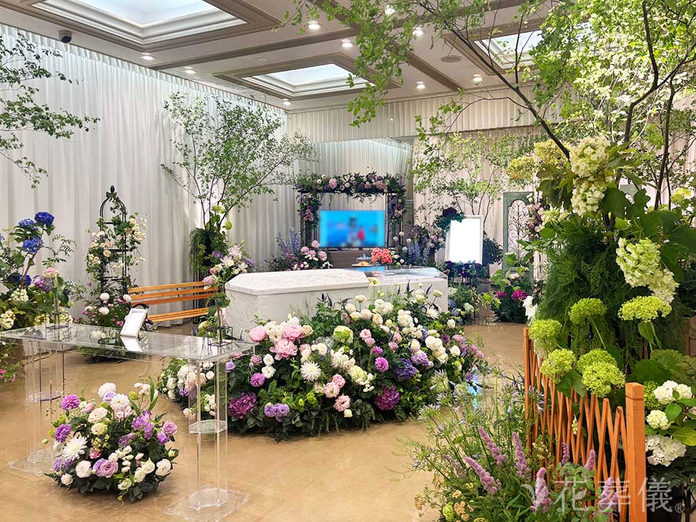 桐ヶ谷斎場で葬儀を行ったお客様の祭壇写真01