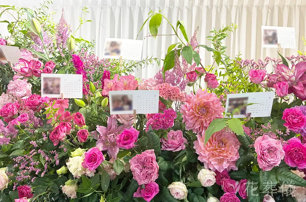 ピンク燃ゆるの花祭壇