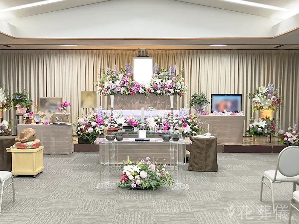 南多摩斎場で葬儀を行ったお客様の祭壇写真01