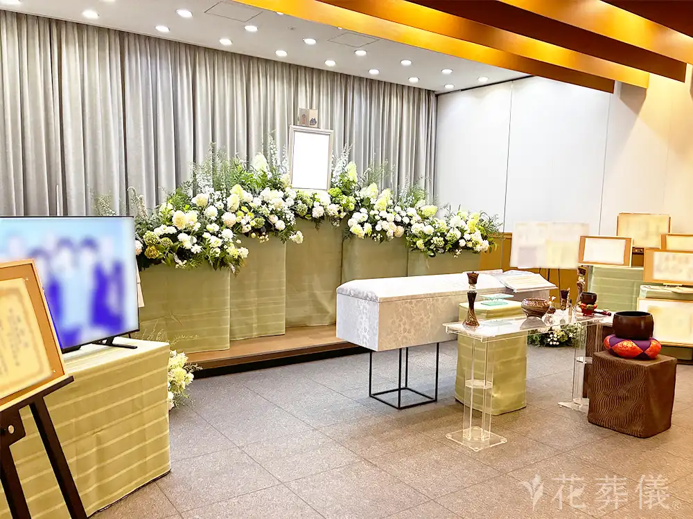 臨海斎場で葬儀を行ったお客様の祭壇写真03