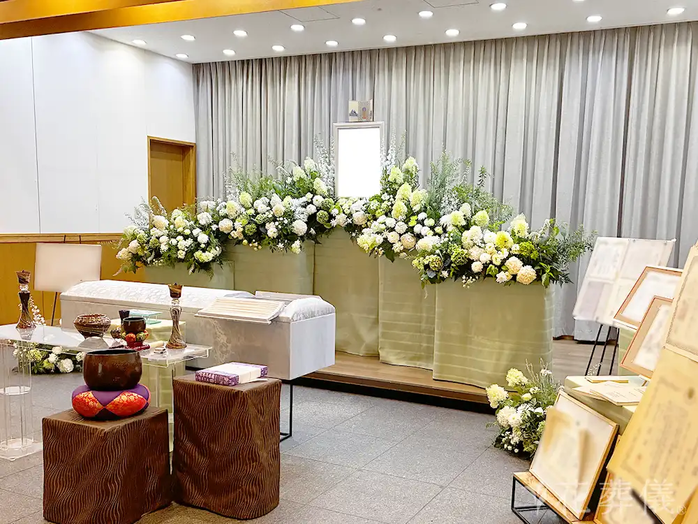 臨海斎場で葬儀を行ったお客様の祭壇写真02