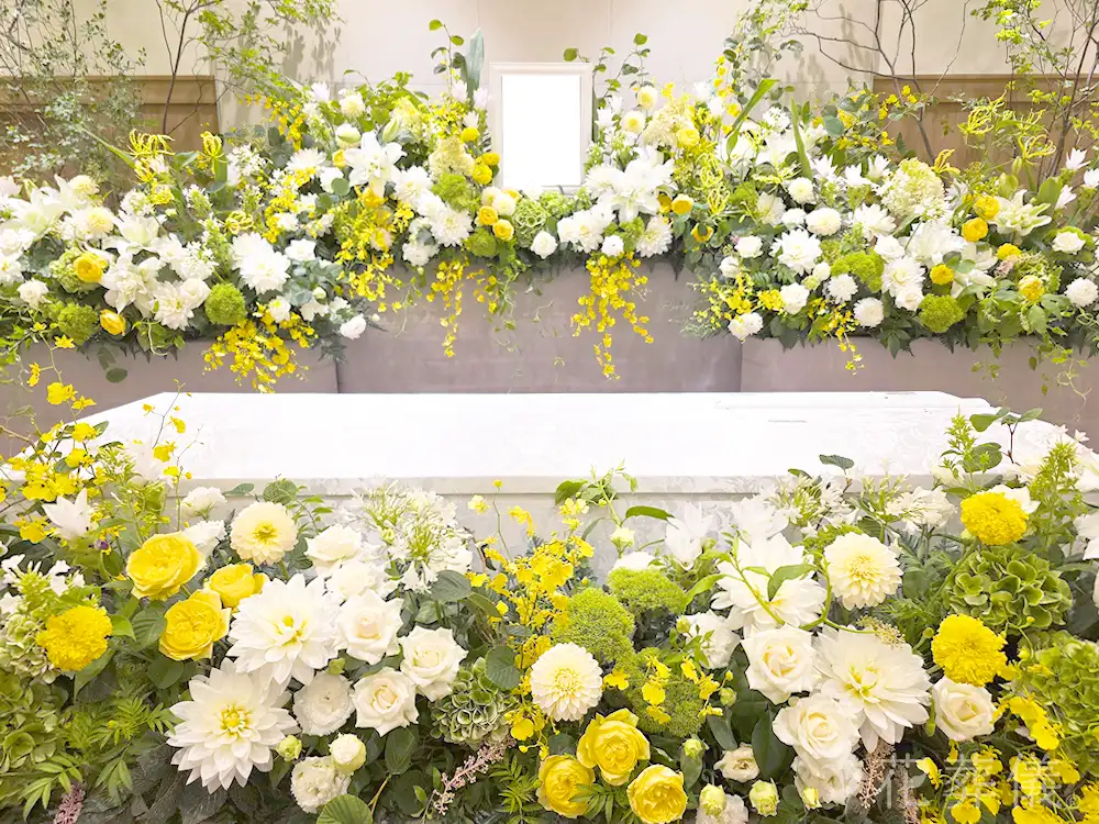 桐ヶ谷斎場で葬儀を行ったお客様の祭壇写真03