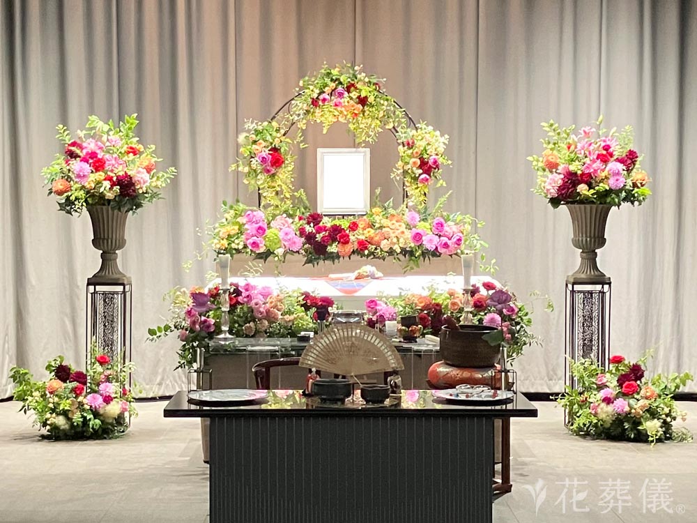 横浜市北部斎場で葬儀を行ったお客様の祭壇写真02