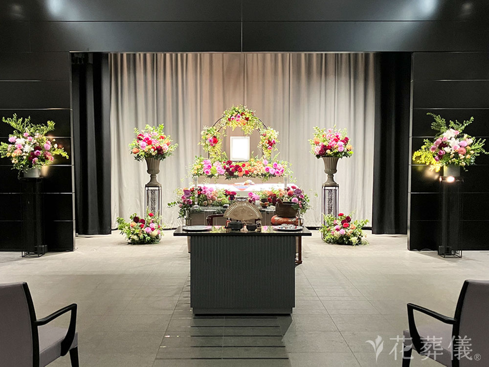 横浜市北部斎場で葬儀を行ったお客様の祭壇写真03