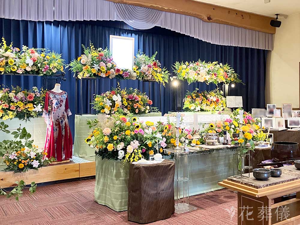 はごろもホールで葬儀を行ったお客様の祭壇写真01