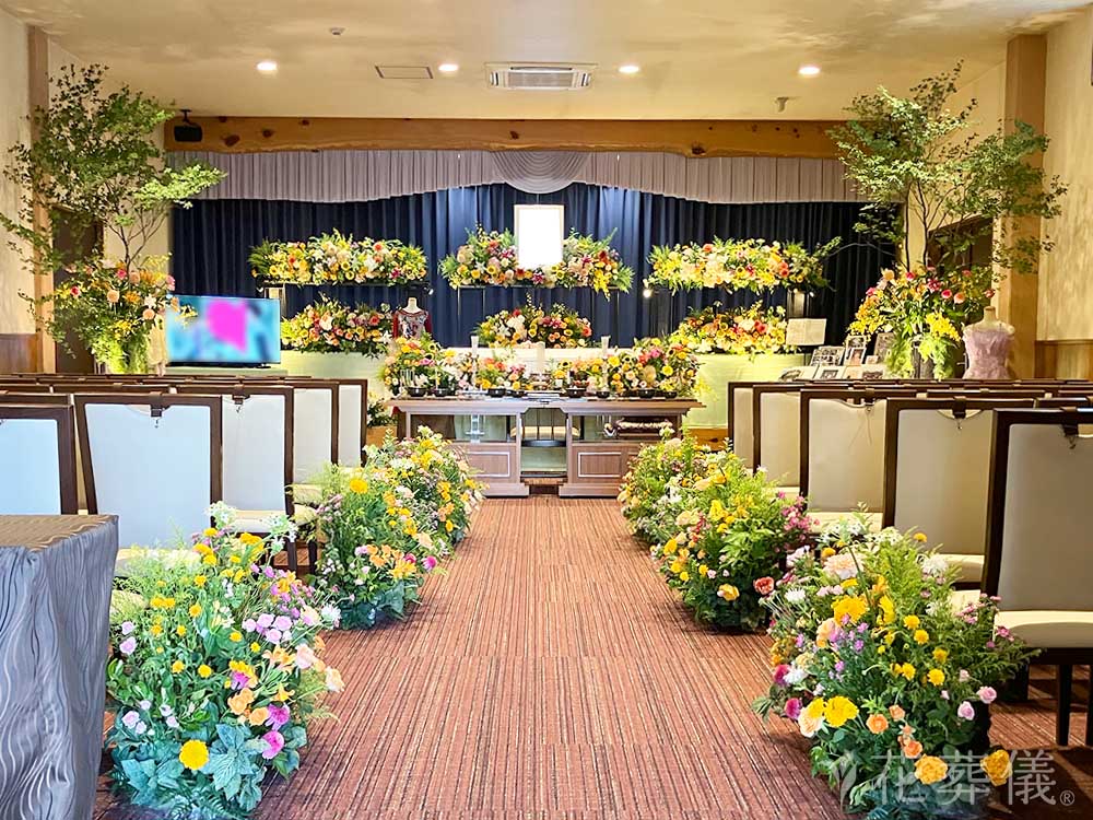 はごろもホールで葬儀を行ったお客様の祭壇写真03