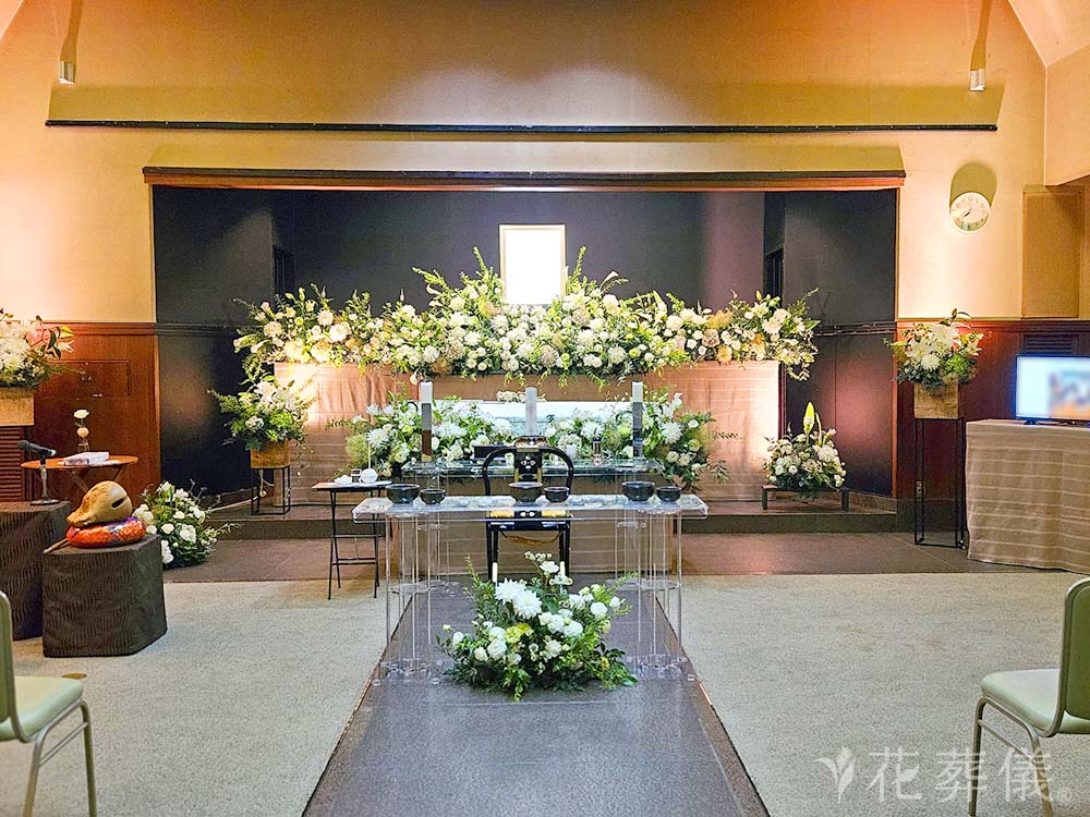八王子市斎場で葬儀を行ったお客様の祭壇写真02