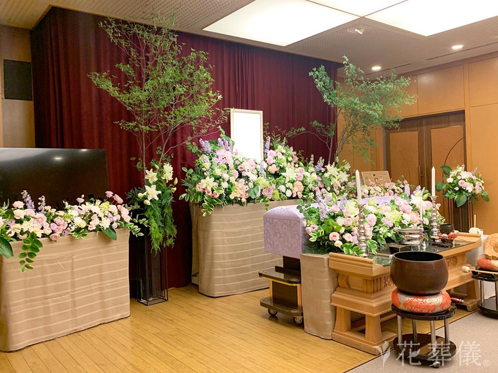 府中の森市民聖苑で葬儀を行ったお客様の祭壇写真01