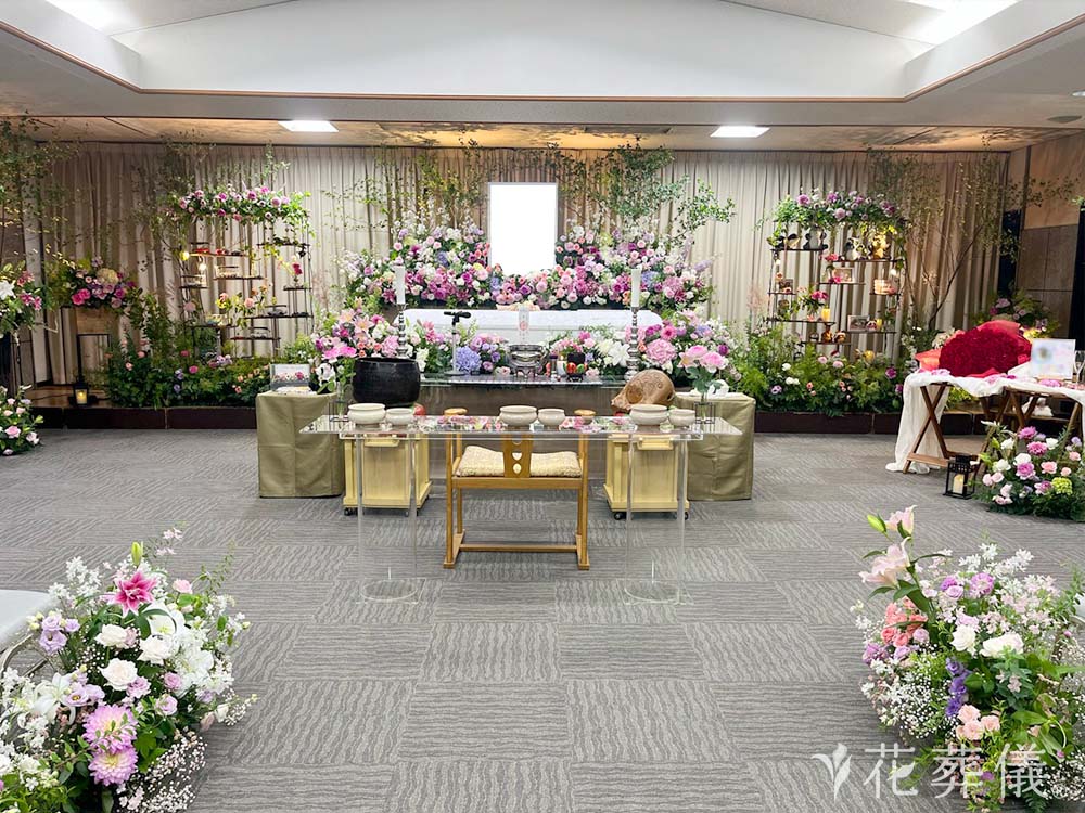 南多摩斎場で葬儀を行ったお客様の祭壇写真02