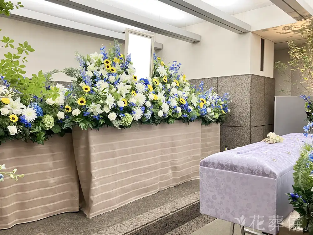 横浜市南部斎場で葬儀を行ったお客様の祭壇写真02