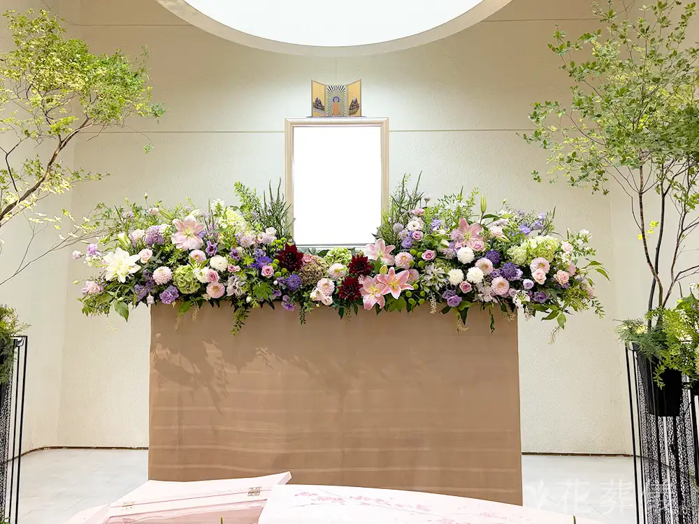 かわさき北部斎苑で葬儀を行ったお客様の祭壇写真02