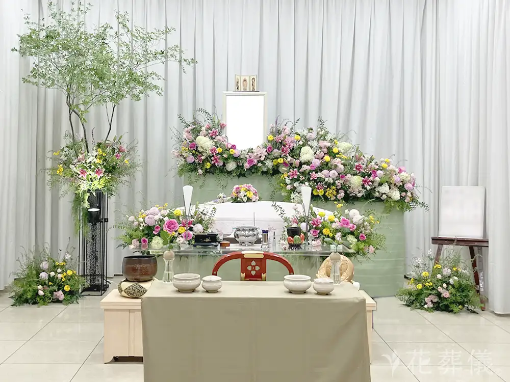 四ツ木斎場で葬儀を行ったお客様の祭壇写真01