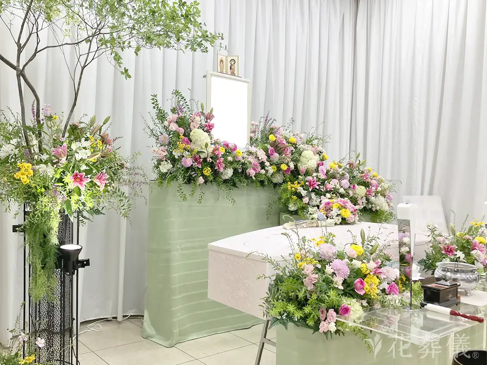 四ツ木斎場で葬儀を行ったお客様の祭壇写真02