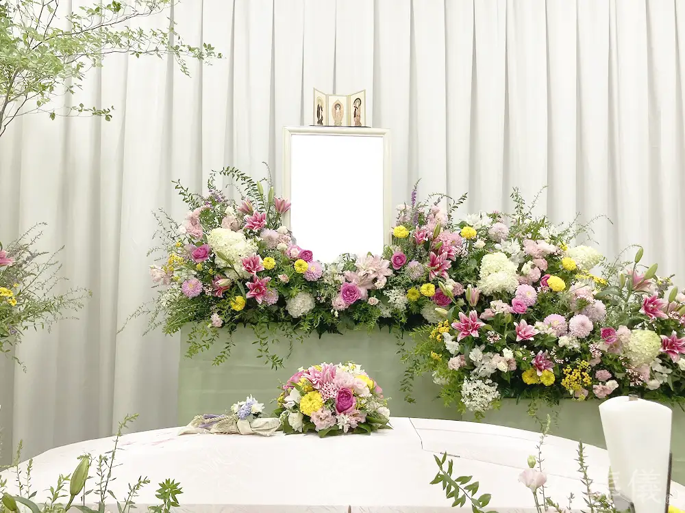 四ツ木斎場で葬儀を行ったお客様の祭壇写真03
