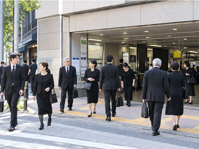 公共交通機関を利用しやすいか、車で来場しやすいか